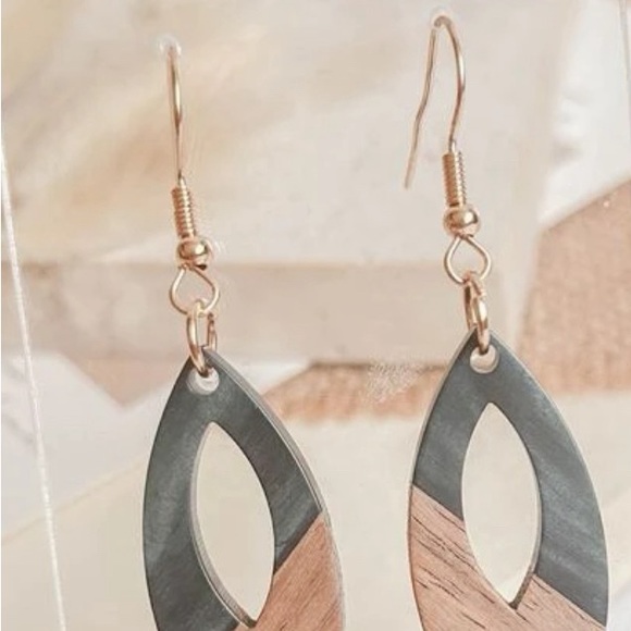 Wooden oval, drop earrings - Picture 2 of 5